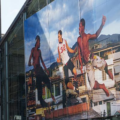 Peinture exposée sur un bâtiment