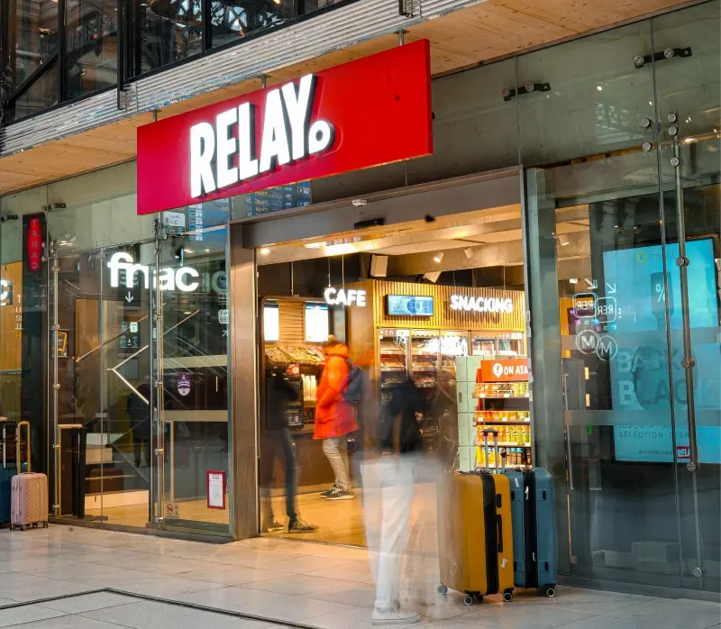 Boutique Relay en gare SNCF, membre du programme de fidélité Le Club Place de la Gare